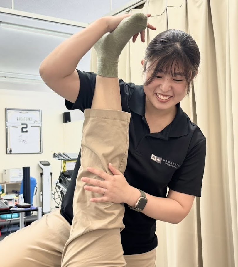 小出 綾乃が施術している様子